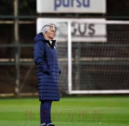 六台:安切洛蒂是世界最佳教练 穆里尼奥在他身后 六台:安切洛蒂是世界最佳教练 穆里尼奥在他身后